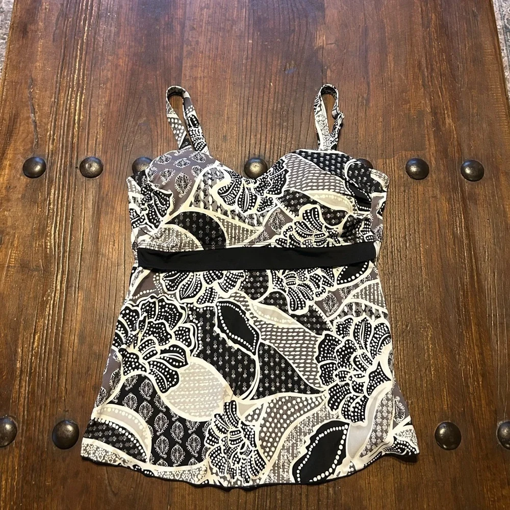 Elegant Black and White Patterned Bikini